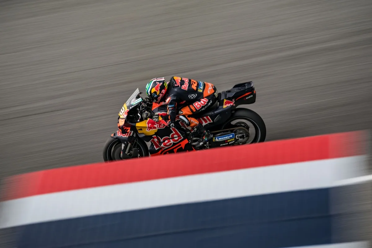 MotoGP 2027 : KTM prévoit des performances proches des motos actuelles