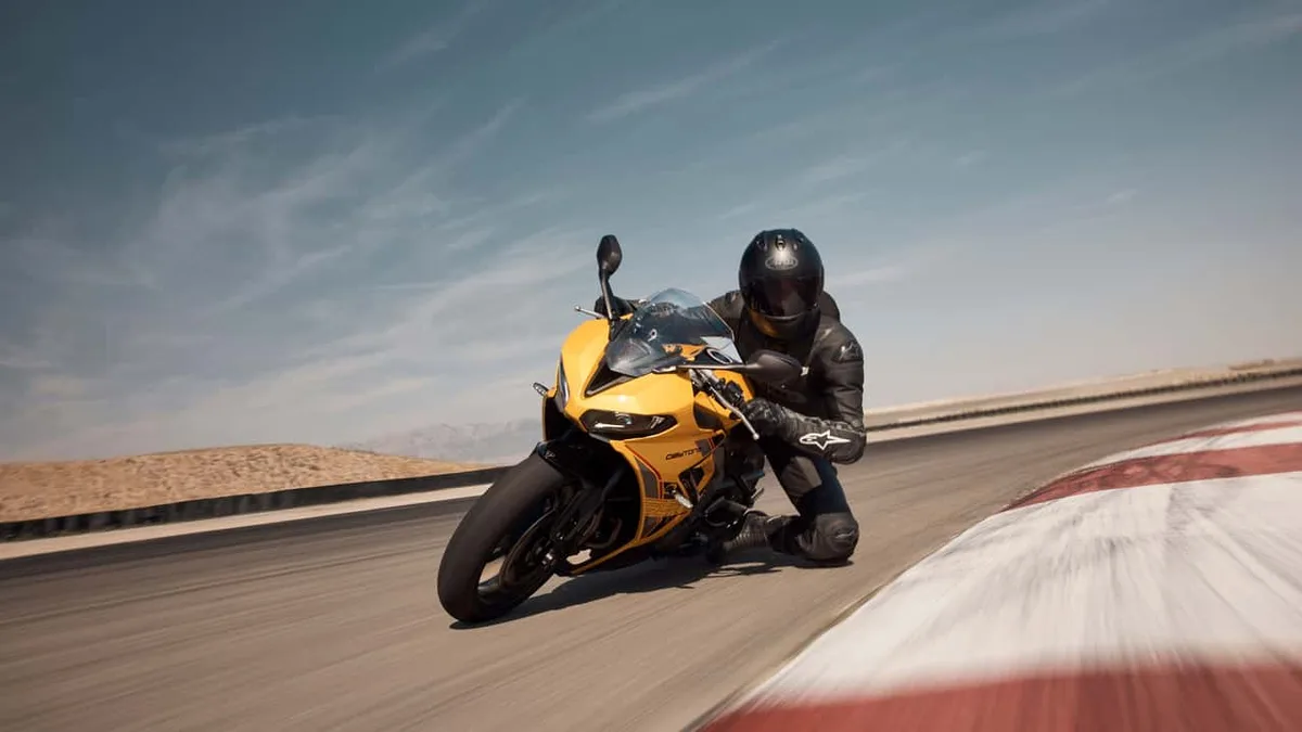 Triumph Daytona 660 2026 : suspensions, quickshifter et nouveautés