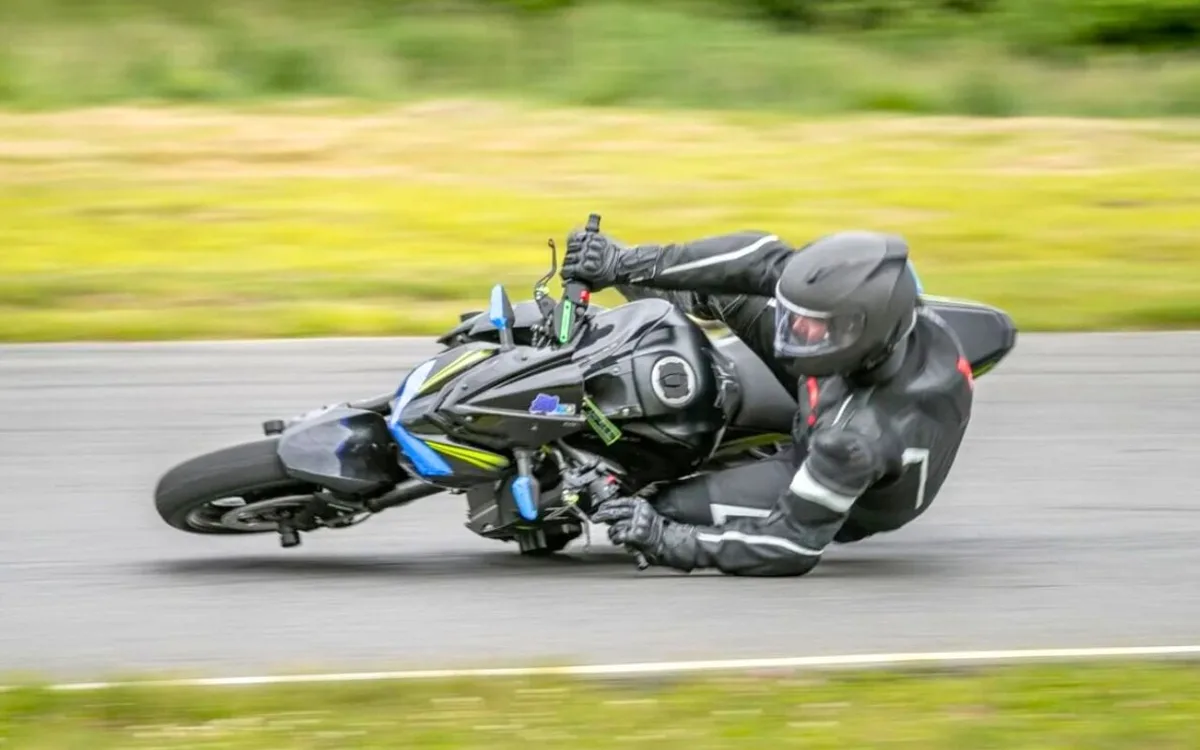 Sécurité moto rond-point : éviter les risques et accidents