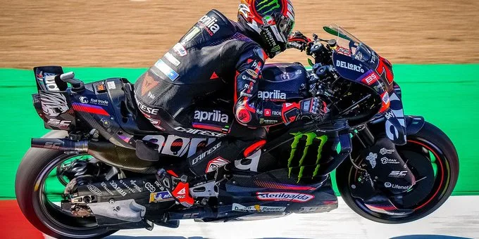 Marco Bezzecchi domine les essais MotoGP Silverstone 2026 après blessure