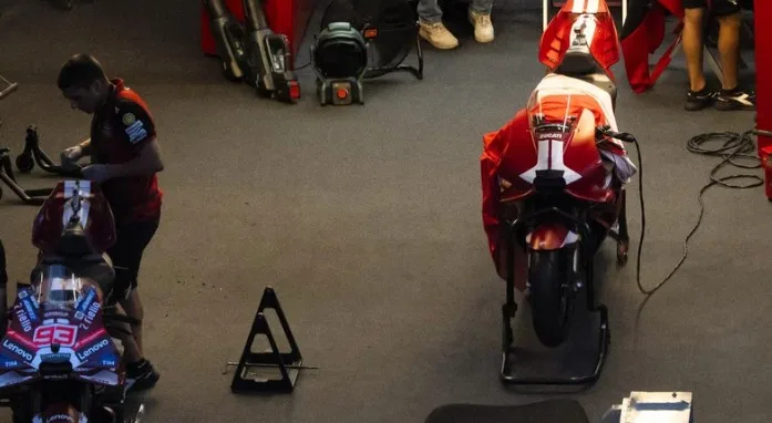 Test Pirelli MotoGP 2027 : Acosta en avance, Vinales présent